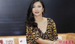 娱乐爆料吴家丽吸烟视频,镜头下的真实生活